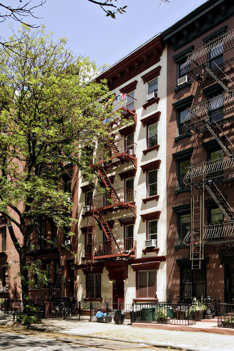 327 E Tenth St in New York, NY - Foto de edificio