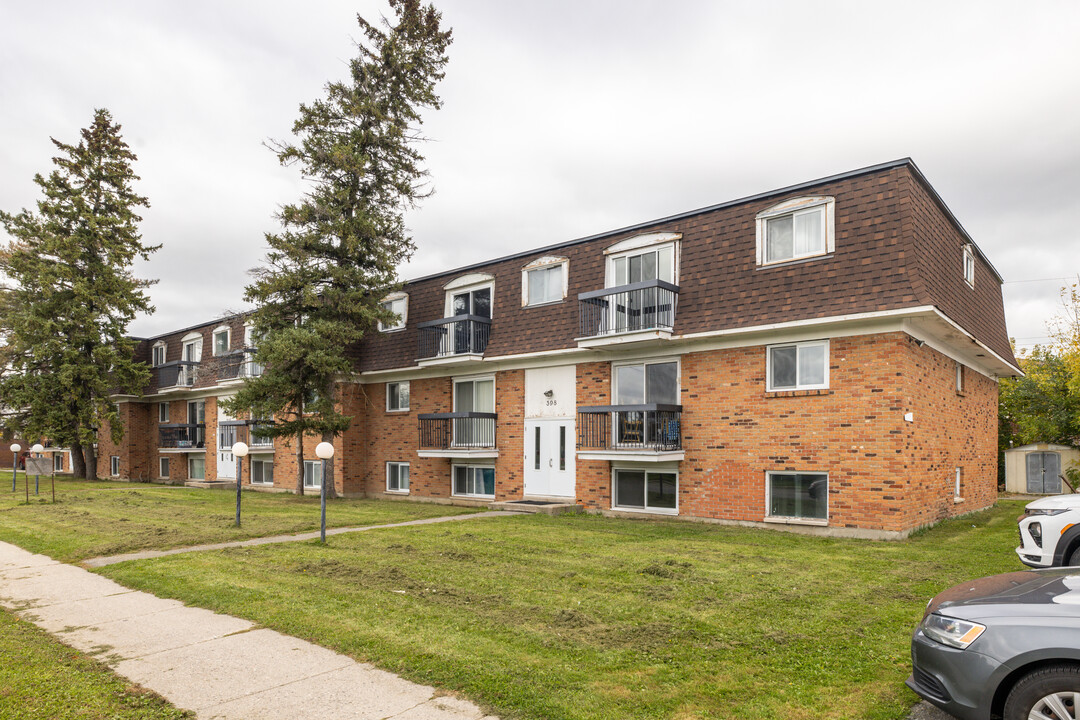 398-402 De La Cite-Des-Jeunes Boul in Gatineau, QC - Building Photo