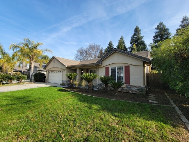 2114 Virmargo St in Visalia, CA - Building Photo - Building Photo