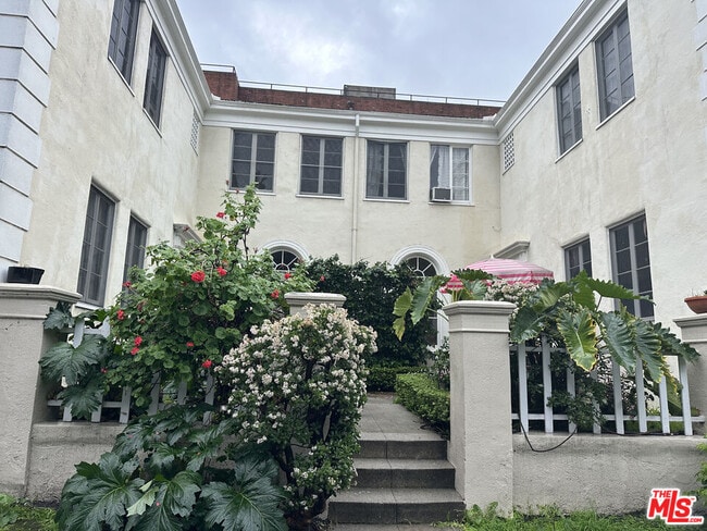 5564 W 6th St in Los Angeles, CA - Building Photo - Building Photo