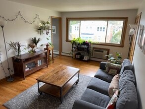 910 High St in Madison, WI - Building Photo - Building Photo