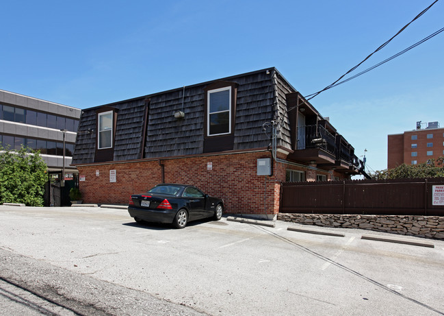 Plaza 100 Apartments in Kansas City, MO - Building Photo - Building Photo