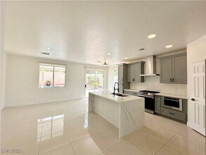 283 Crooked Tree Dr in Las Vegas, NV - Building Photo - Building Photo