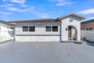 3145 W 71st Pl in Hialeah, FL - Building Photo - Building Photo