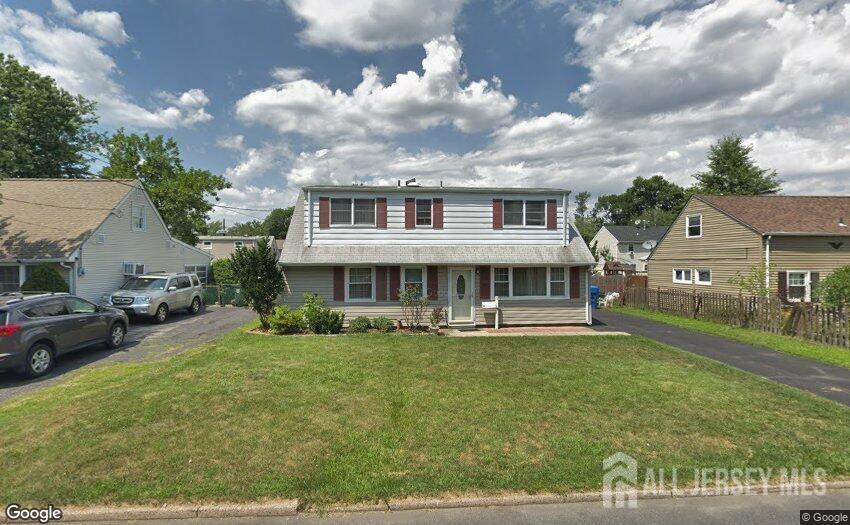 19 W Francis St in Iselin, NJ - Building Photo