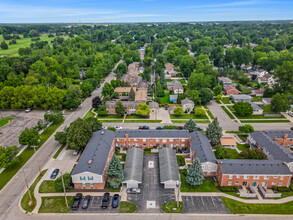 Woodmar Apartments in Lansing, MI - Foto de edificio - Building Photo