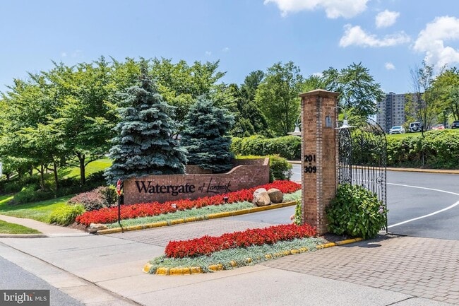 property at 307 Yoakum Pkwy