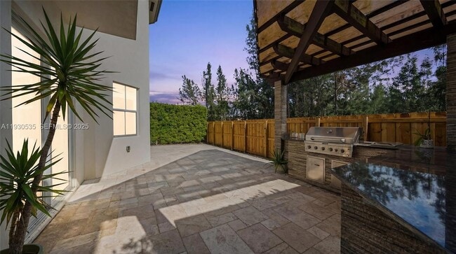 6933 NW 104th Ct in Medley, FL - Building Photo - Building Photo