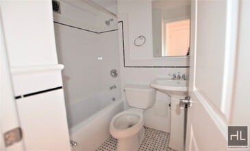 Christopher Street, Unit 9A in New York, NY - Foto de edificio - Building Photo