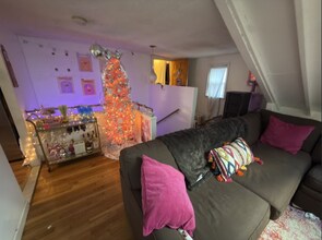 26 Greylock Rd, Unit 3 in Boston, MA - Foto de edificio - Building Photo