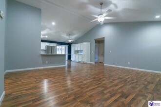 106 Ethan Ct in Vine Grove, KY - Building Photo - Building Photo