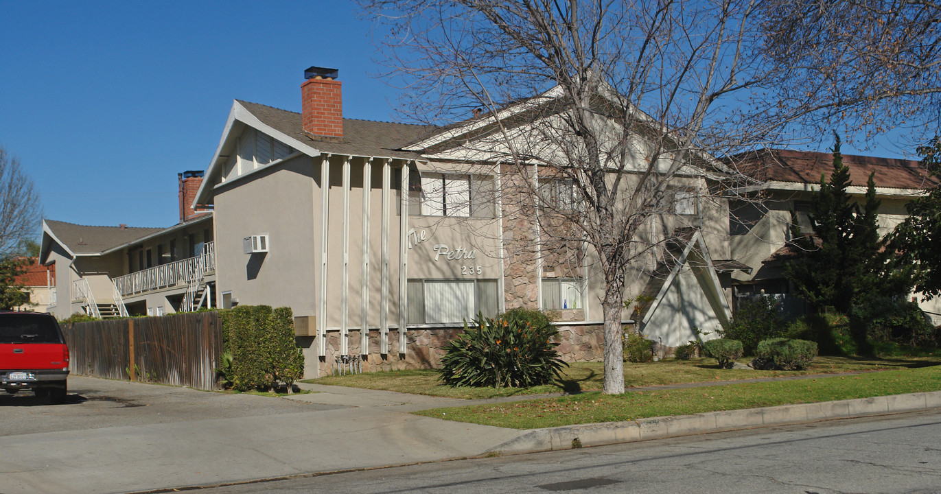 235 W Puente St in Covina, CA - Building Photo