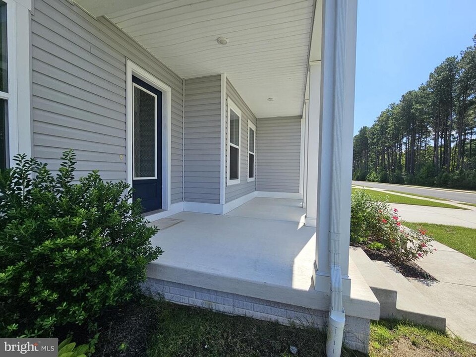 18583 Emerson Way in Georgetown, DE - Building Photo