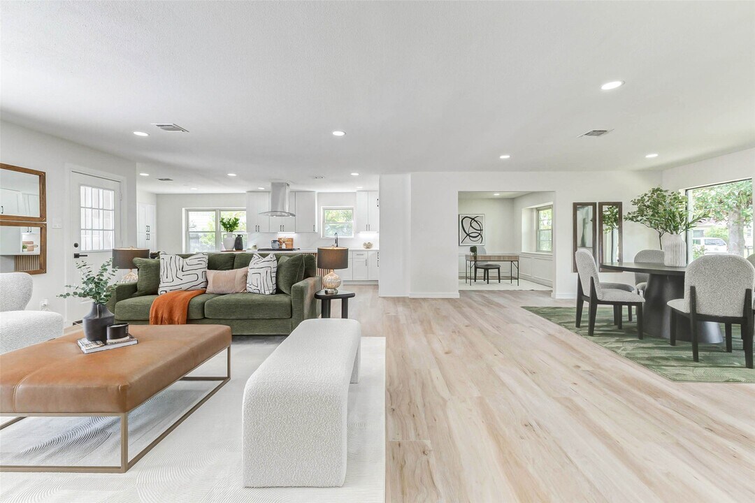 9923 Emnora Ln in Houston, TX - Building Photo