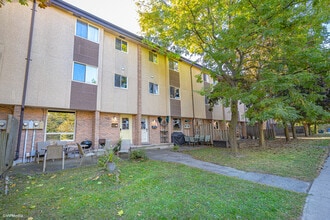 3-19 Burns Drive in Guelph, ON - Building Photo - Building Photo