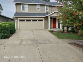 111 Ferry St in Dayton, OR - Building Photo