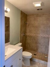 8324 Regents Rd, Unit 1P in San Diego, CA - Building Photo - Building Photo