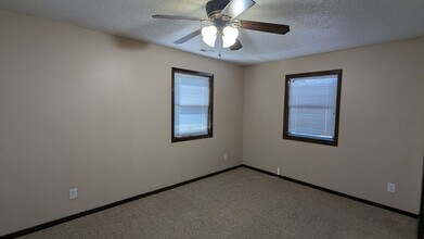 136 Huron Cir in Council Bluffs, IA - Building Photo - Building Photo