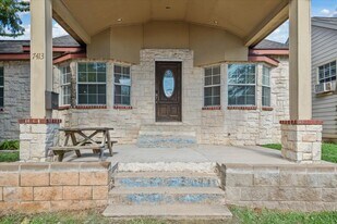 7413 Dallas St in Houston, TX - Building Photo