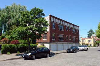 3080 SE Ankeny St in Portland, OR - Building Photo - Building Photo