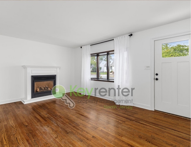 35 Elmwood Dr in Clifton, NJ - Building Photo - Building Photo