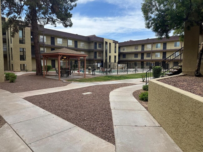 property at 461 W Holmes Ave