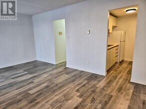 576 Mary St E in Whitby, ON - Building Photo - Building Photo