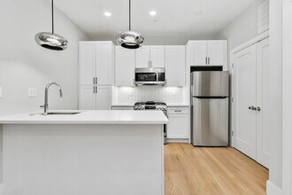 184 Paris St, Unit #2 in Boston, MA - Building Photo - Building Photo