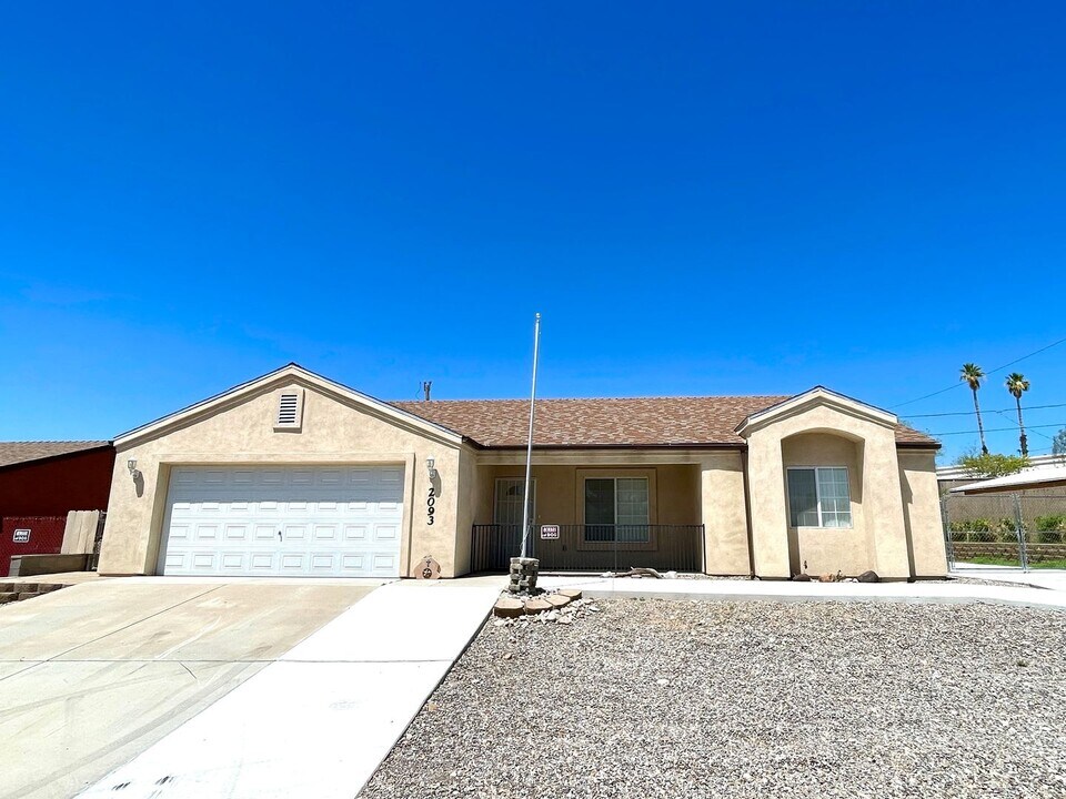 2093 Trinidad Dr in Bullhead City, AZ - Building Photo