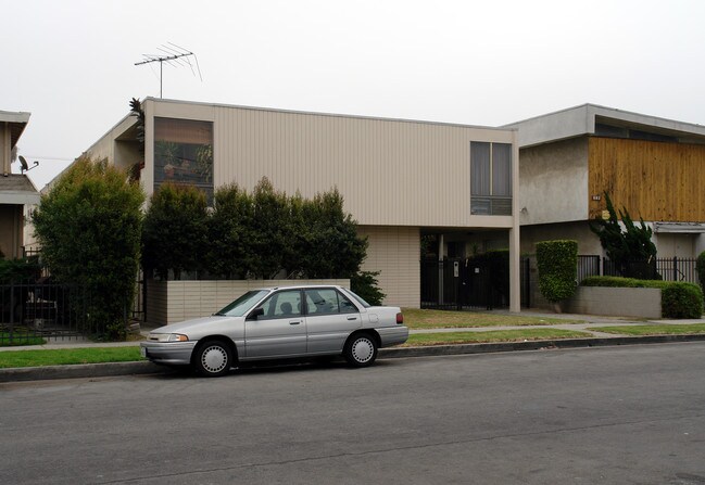 706 S Fir Ave in Inglewood, CA - Building Photo - Building Photo