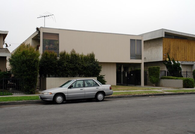 706 S Fir Ave in Inglewood, CA - Foto de edificio - Building Photo