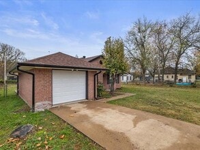104 S Poplar St in Leonard, TX - Building Photo - Building Photo