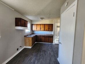 1402 S McAuley Dr in West Memphis, AR - Building Photo - Building Photo