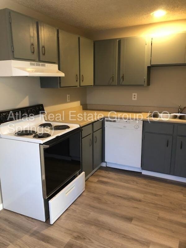 415 St Vrain Pl-Unit -101 in Colorado Springs, CO - Building Photo - Building Photo