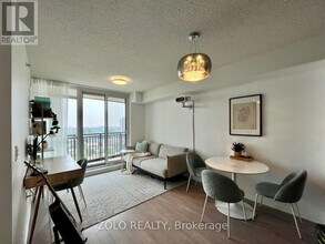 800-800 Lawrence Ave W in Toronto, ON - Building Photo - Building Photo