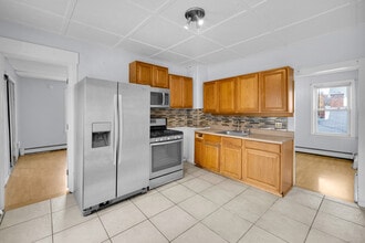 223 Lawlor St in New Britain, CT - Building Photo - Building Photo