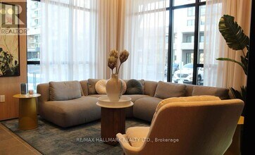 720 Whitlock Ave in Milton, ON - Building Photo - Building Photo