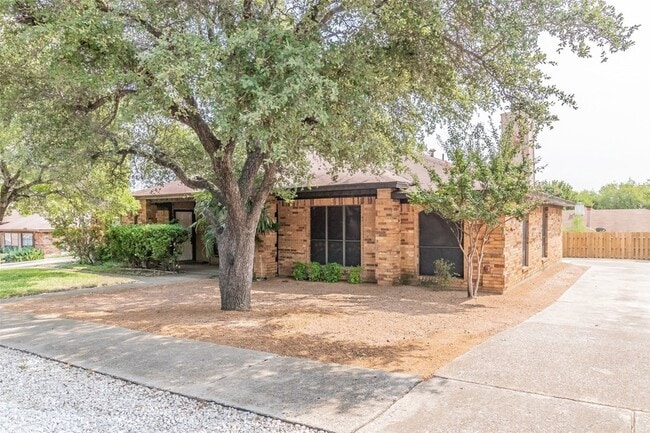 2312 Shady Turf Dr, Unit 166 in Bedford, TX - Building Photo - Building Photo