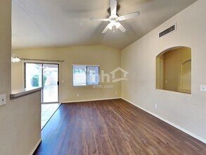 8271 S Via del Forjador in Tucson, AZ - Building Photo - Building Photo