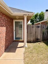 2411 87th St in Lubbock, TX - Building Photo