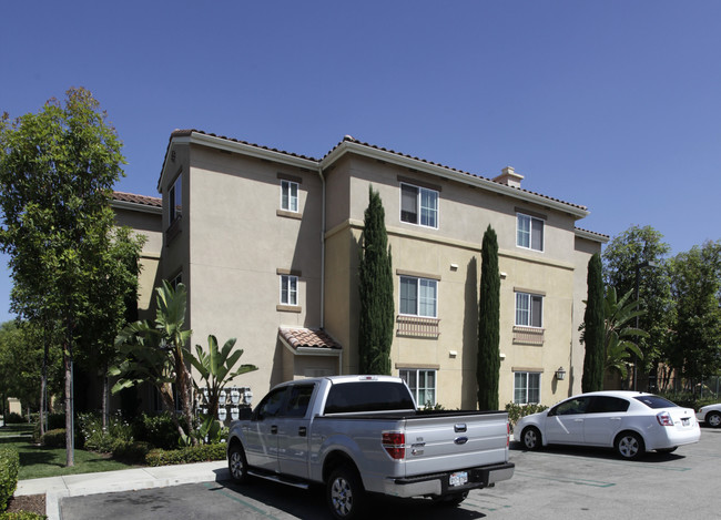 Montecito Vista Apartments in Irvine, CA - Building Photo - Building Photo