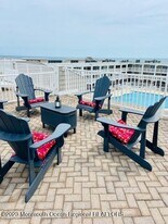 438 NJ-35 in Mantoloking, NJ - Building Photo