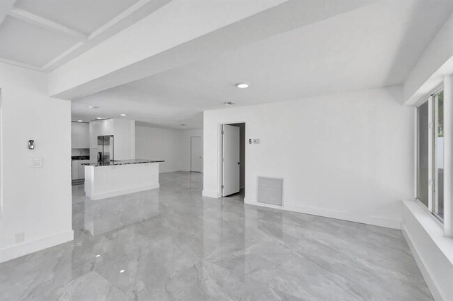 918 NE 24th Ave in Pompano Beach, FL - Building Photo - Building Photo