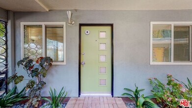 10333 Santa Monica Blvd in Los Angeles, CA - Building Photo - Building Photo