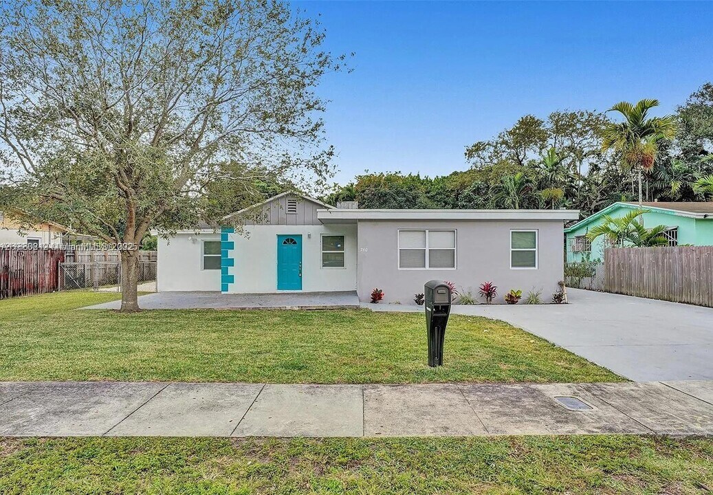760 NE 152nd St in Miami, FL - Building Photo