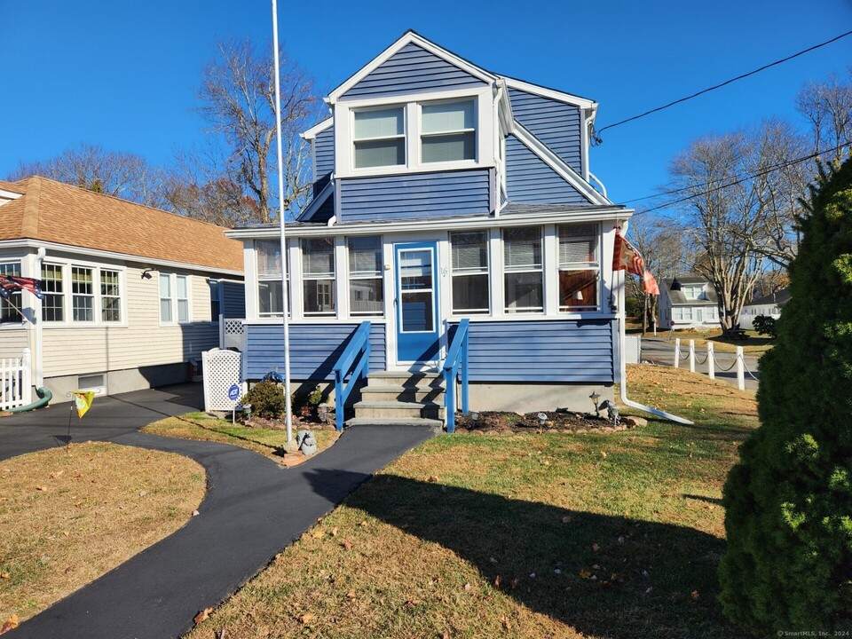 16 Breen Ave in Old Lyme, CT - Building Photo