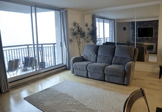 6007 N Sheridan Rd, Unit 38G in Chicago, IL - Building Photo - Building Photo