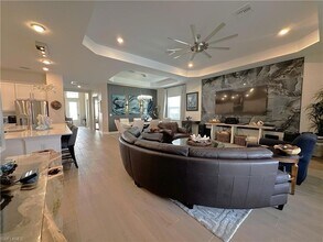 13533 Blue Bay Cir in Ft. Myers, FL - Foto de edificio - Building Photo