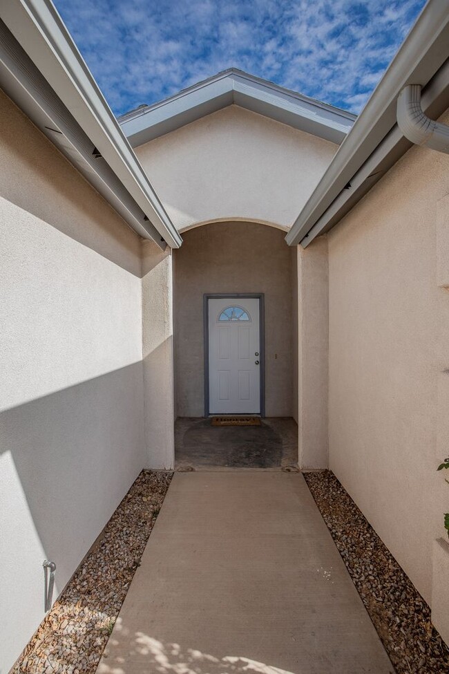 922 Larkspur St in Alamogordo, NM - Building Photo - Building Photo