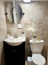 256 Aqueduct Rd, Unit 256 Aqueduct Rd in Cranston, RI - Foto de edificio - Building Photo